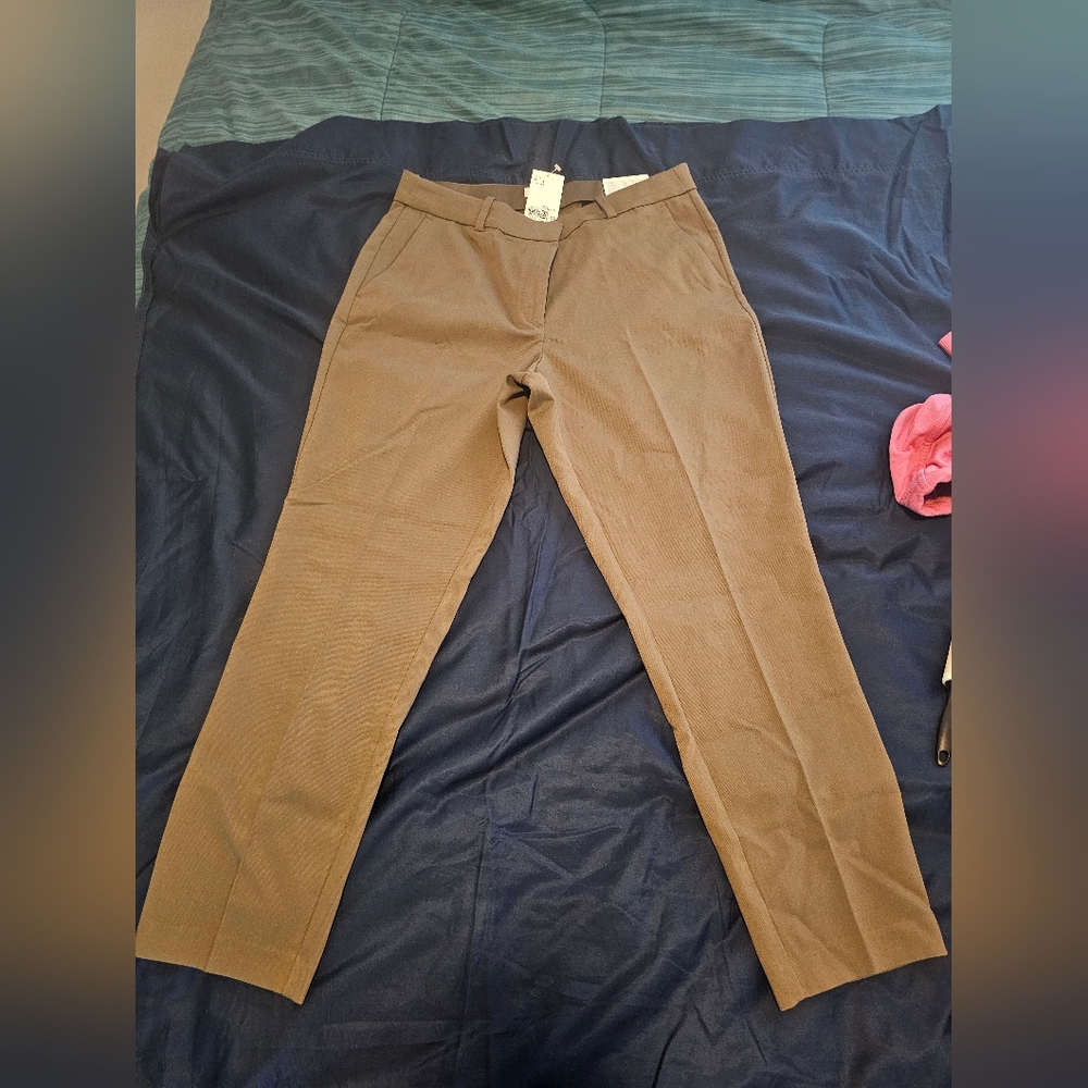 H&M Dark Khaki Green Ankle Cropped Pants